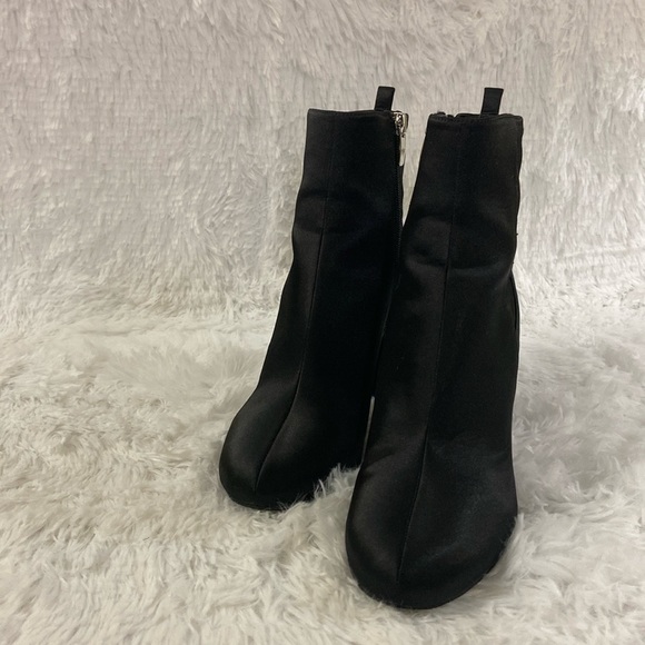 MARC FISHER BLACK SATIN JANIE WOMEN ANKLE BOOTS. SIZE-7 1/2. M. - Picture 1 of 9